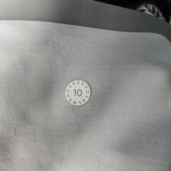 Lululemon Athletica Black and Gray Cropped Pants - Picture 3 of 3